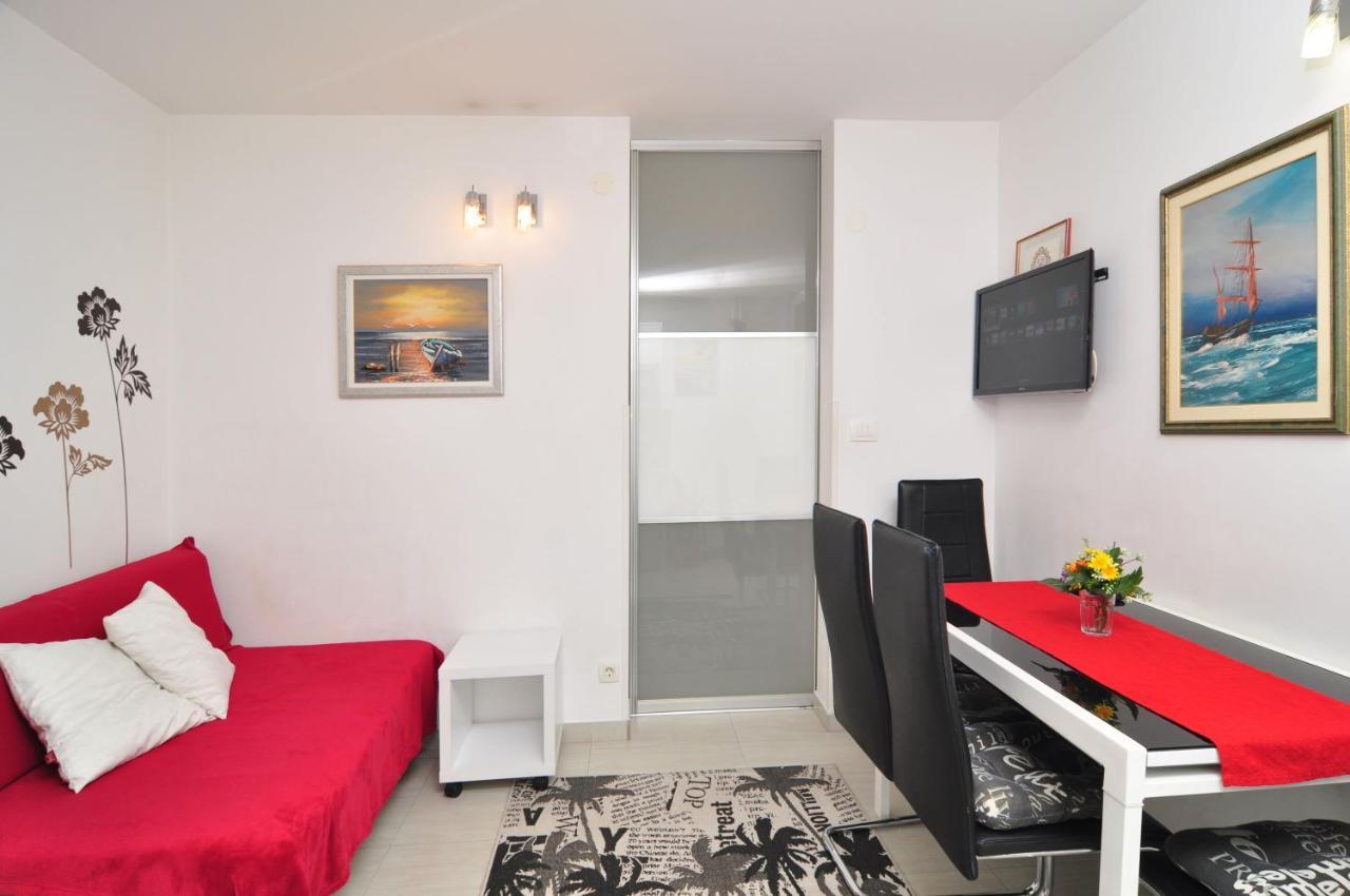 Full Equipped Flat Close To All Split Buitenkant foto