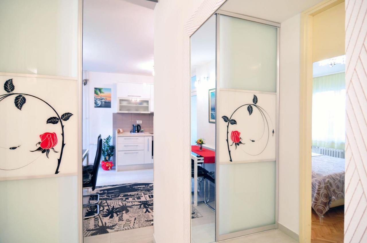 Full Equipped Flat Close To All Split Buitenkant foto