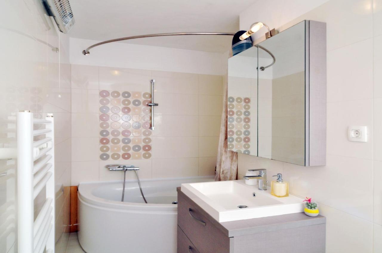 Full Equipped Flat Close To All Split Buitenkant foto