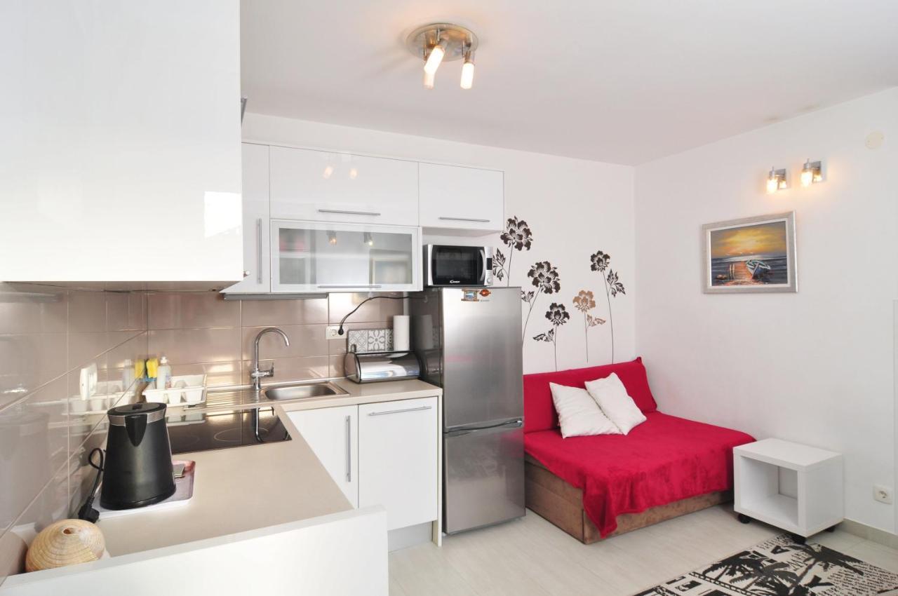 Full Equipped Flat Close To All Split Buitenkant foto