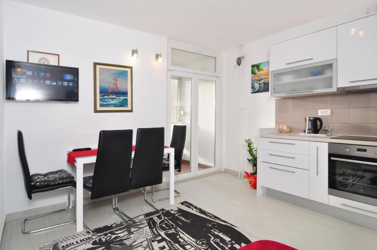 Full Equipped Flat Close To All Split Buitenkant foto