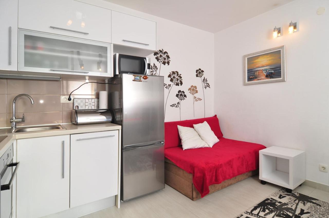 Full Equipped Flat Close To All Split Buitenkant foto