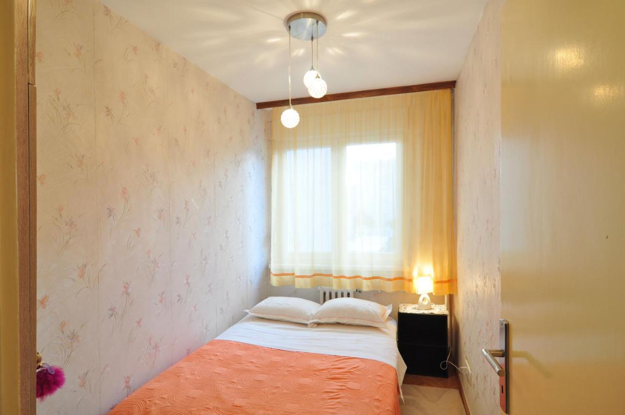 Full Equipped Flat Close To All Split Buitenkant foto