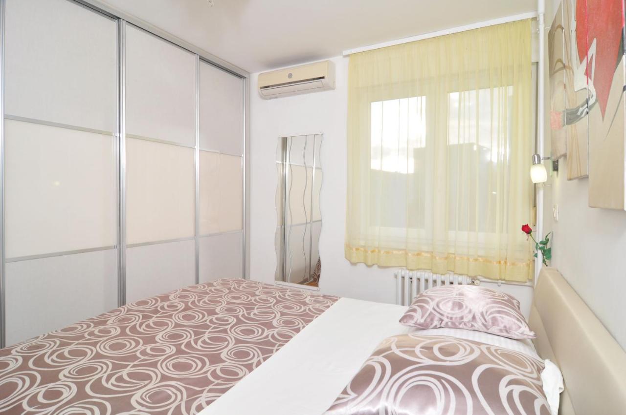Full Equipped Flat Close To All Split Buitenkant foto