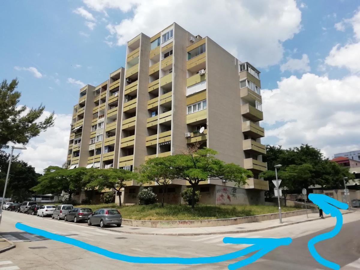 Full Equipped Flat Close To All Split Buitenkant foto