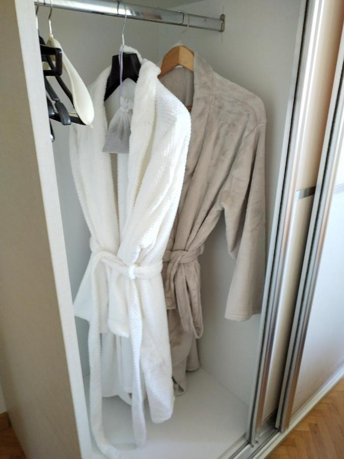 Full Equipped Flat Close To All Split Buitenkant foto